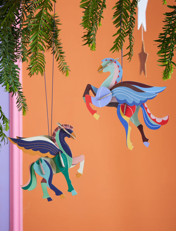 Flying Pegasus - Farebné papierové dekorácie - Image 3